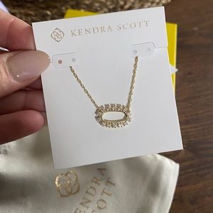 Kendra Scott necklace